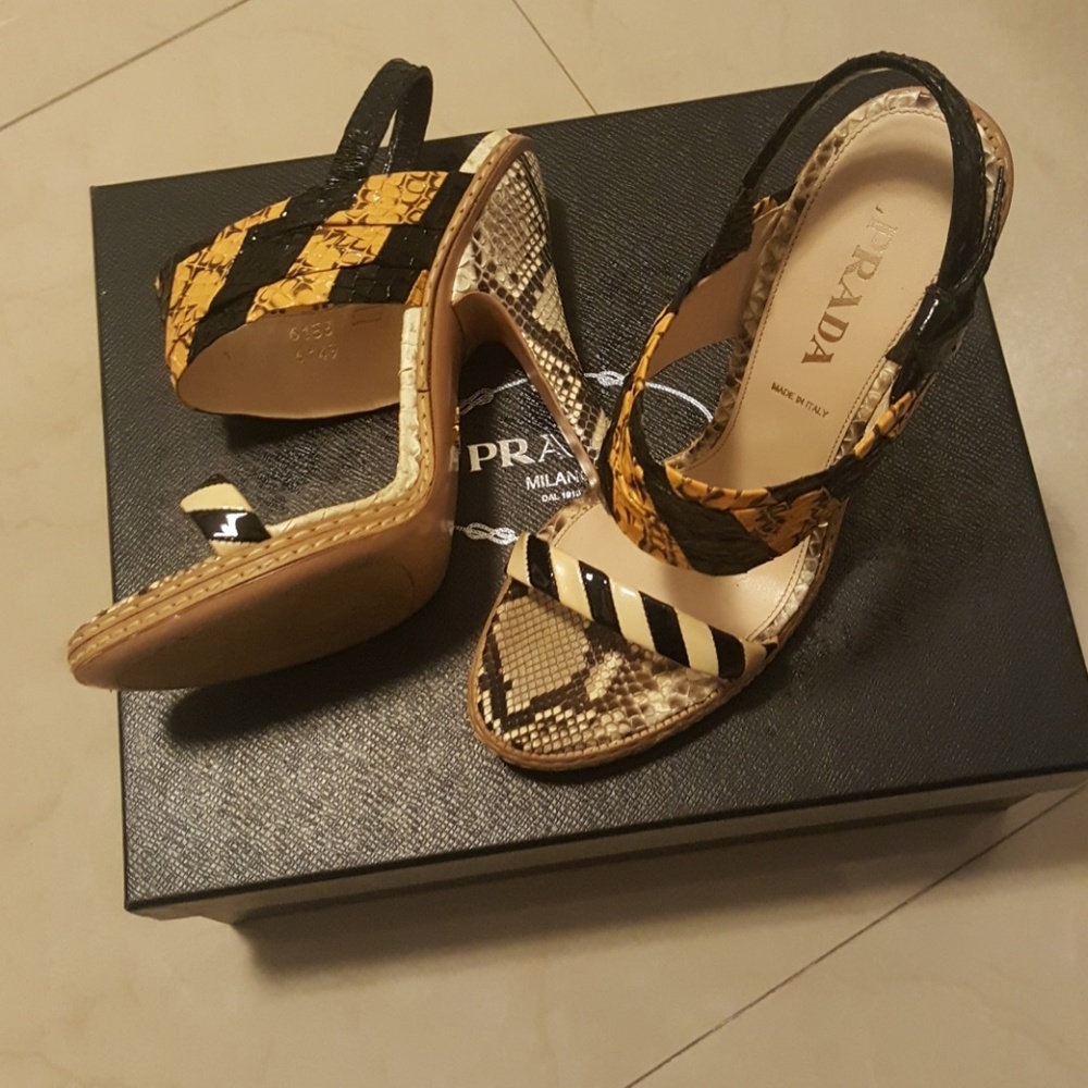 Prada - Picture 2 of 3